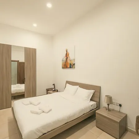 Bed & Breakfast O'clock Malta 3*