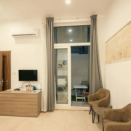 Bed & Breakfast O'clock Malta 3*