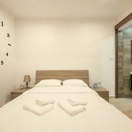 Bed & Breakfast O'clock Malta Sliema