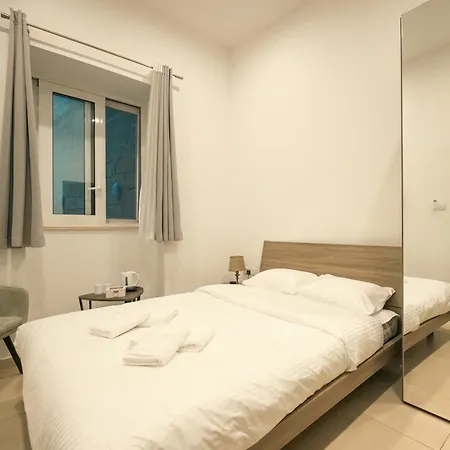 Bed & Breakfast O'clock Malta Sliema