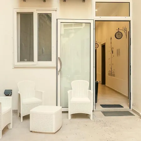 Bed & Breakfast O'clock Malta 3*