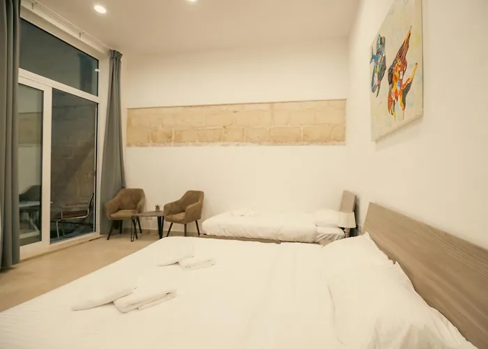 O'clock Malta מלון