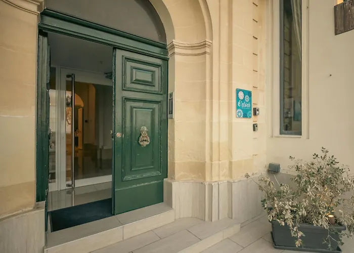 O'clock Malta מלון 3*