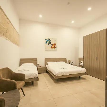 O'clock Malta スリーマ