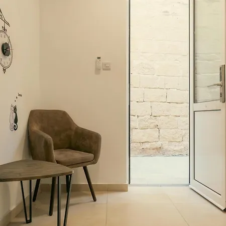 ベッド・アンド・ブレックファスト O'clock Malta スリーマ