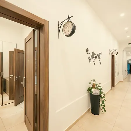 O'clock Malta スリーマ