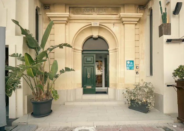 O'clock Malta B&B Sliema